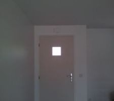 L entree qui se fait dans le salon