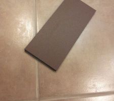 Un des carrelage pr&eacute;-s&eacute;lectionn&eacute;, avec le plan de travail de la cuisine