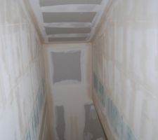 Plafond escalier abaissé.