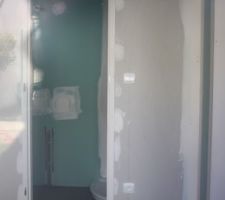 Bureau / salle de bain rdc 

bandes de calicots posées
dalle du chauffage au sol