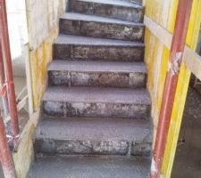 Coulage de beton pour l escalier.