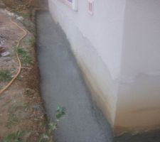 Novembre 2012 : Cunette de b&eacute;ton en pente pour y placer mon drain