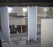 Meuble de la cuisine en 2 couche de blanc