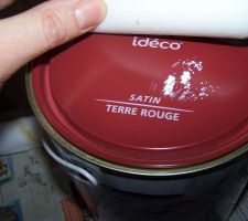 Peinture rouge pour la cuisine 
  
TERRE ROUGE