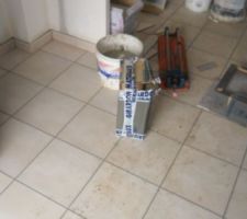 Carrelage entr&eacute;e et placard mural