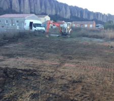 Tra&ccedil;age de la maison sur le terrain