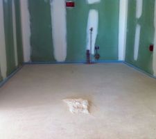 La chape sèche (balayage de la "laitance")