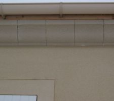 Corniches nord -5-
Présence d'éraflures de jours entre les corniches