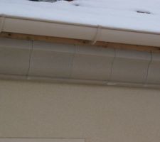 Corniches façade sud -3-
présence d'éraflures