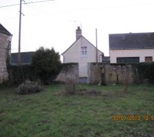 Et ici la vue sur la rue de notre terrain