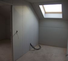 La galerie de l'étage avec velux centré...