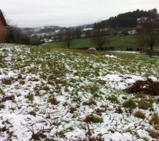 Le terrain apres les neiges de janvier en attente du debut des travaux !