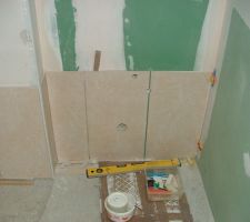 D&eacute;but fa&iuml;ence salle de bain chambre d amis 
merci Bruno