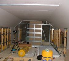 Pose des cloisons des combles porte a galandage