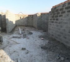 &Eacute;l&eacute;vation des murs du sous-sol.