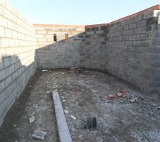 &Eacute;l&eacute;vation des murs du sous-sol.