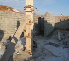 &Eacute;l&eacute;vation des murs du sous-sol.