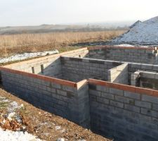 &Eacute;l&eacute;vation des murs du sous-sol.