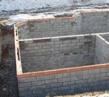 &Eacute;l&eacute;vation des murs du sous-sol.