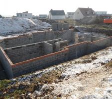 &Eacute;l&eacute;vation des murs du sous-sol.