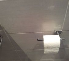 Le porte rouleau design et tout en finesse trouvé chez Casto