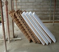 Hourdis de l'&eacute;tage. Ceux en polystyr&egrave;ne sont pos&eacute;s au-dessus du garage