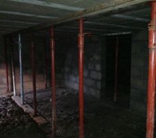 A l'int&eacute;rieur du VS. Emplacement de notre future cave !