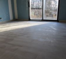 Carrelage imitation parquet dans la chambre