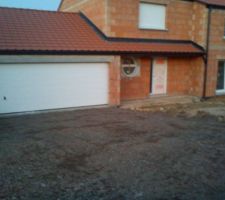 Entrée de garage refaite par le constructeur