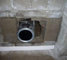 R&eacute;alisation passage du conduit de chemin&eacute;e dans la dalle haute.