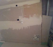 Suite du plafond à refaire, prise sous un autre angle...