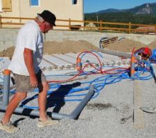 Pose des &eacute;vacuations, PER plomberie, aspiration centralis&eacute;e;il ne faut rien oublier en terre plein sinon :marteau piqueur !!