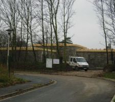 Vue de l'entrée charretière créée pour la maison.