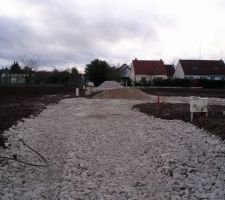 Vue de l'entr&eacute;e et/ou sortie de notre rue depuis le fond de l'impasse