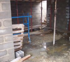 Photo prise de l'entr&eacute;e du sous-sol vers l'&eacute;tage.