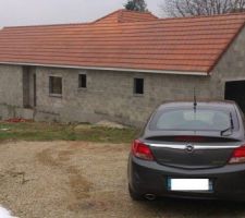 Toiture enfin termin&eacute;e !!! On a quand m&ecirc;me d&eacute;but&eacute; la construction en juillet ....long, trop long