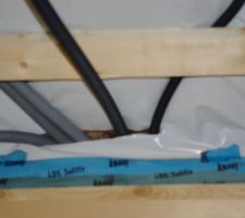 On remarquera que je me suis fait chier &agrave; mettre du scotch, mais alors qui ne sert &agrave; RIEN...