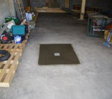 Finition du contour du siphon du garage.