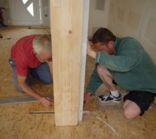 Deuxi&egrave;me plancher en cours de pose.