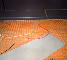 Porte trop pr&egrave;s du sol : porte bloqu&eacute;e si on fait le carrelage dans l'&eacute;tat