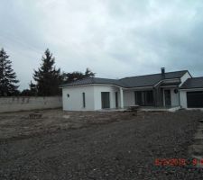 La maison avant la piscine...terrain plat et bientôt de nouveau BEROUTH