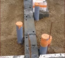Mur de refend
Salle d'eau à gauche et cellier à droite