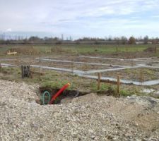 Fondations creusées et coulées.