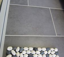 SDE : sol sdb sol douche en galets