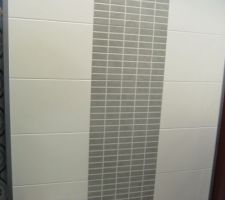 SDE : 3 mur identiques a ce que vous voyez pour notre douche ces galets