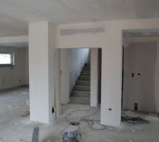 Finitions des cloisons,habillage du conduit de cheminée et du Poele de masse
