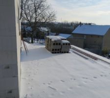 La neige et le froid paralysent le chantier