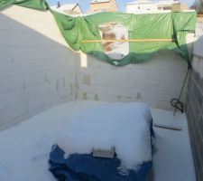 La neige et le froid paralysent le chantier