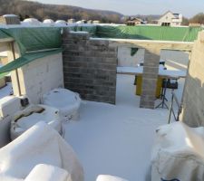 La neige et le froid paralysent le chantier