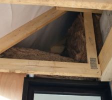 Isolant au dessus du bow window (vue extérieure)